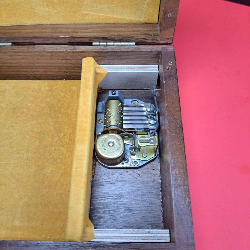 Reuge Music Jewelry Box Unisex OS Brown Good Swiss Movement Raindrops Tune
